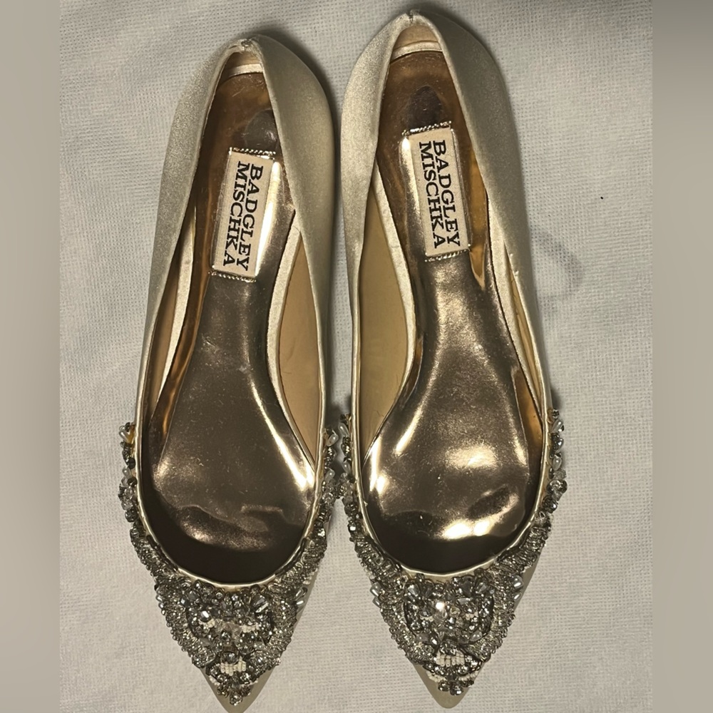 Badgley Mischka rhinestone toe off-white flats size 6.5